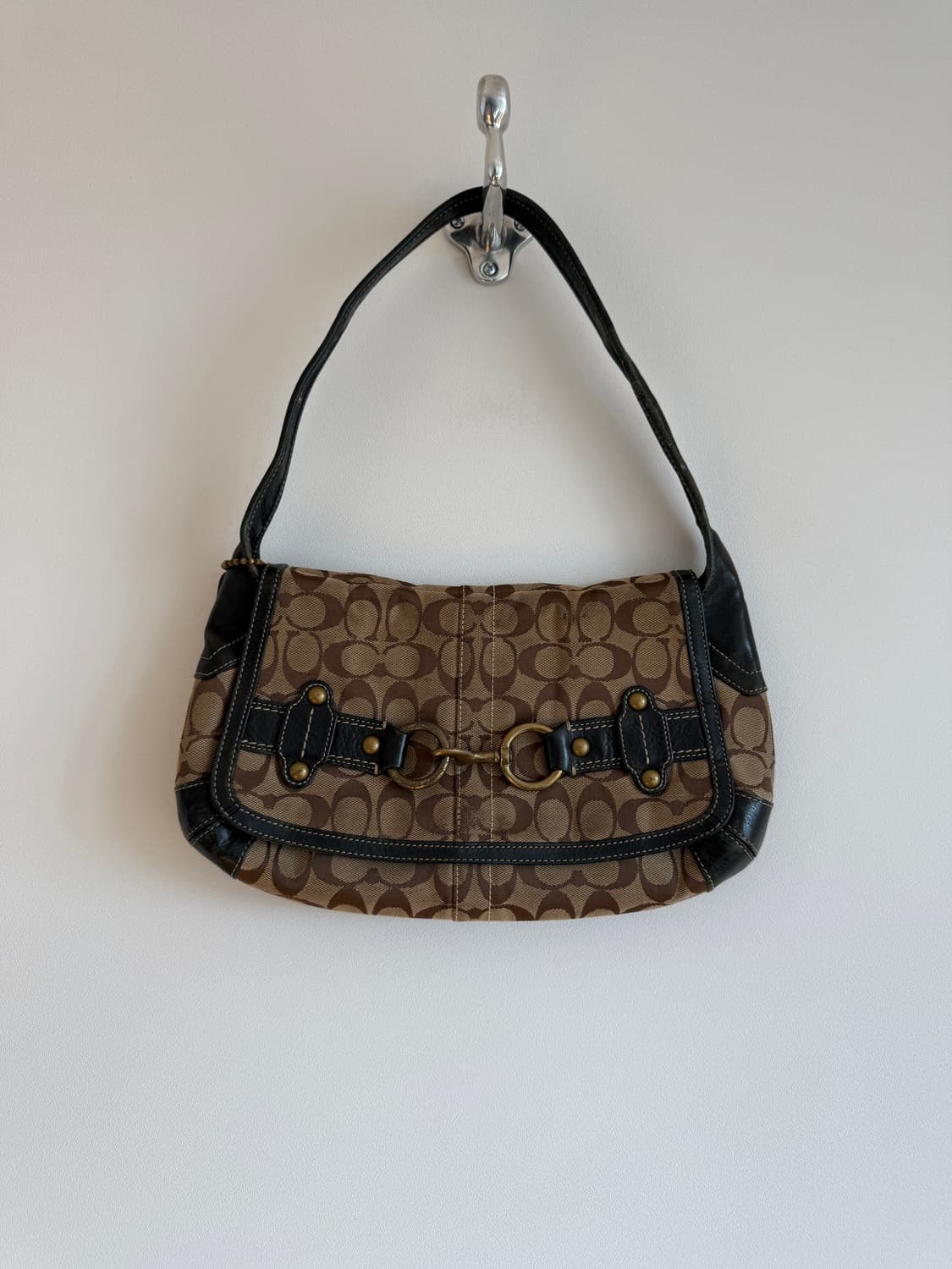 코치(COACH) 모노그램 숄더백 상품이미지1