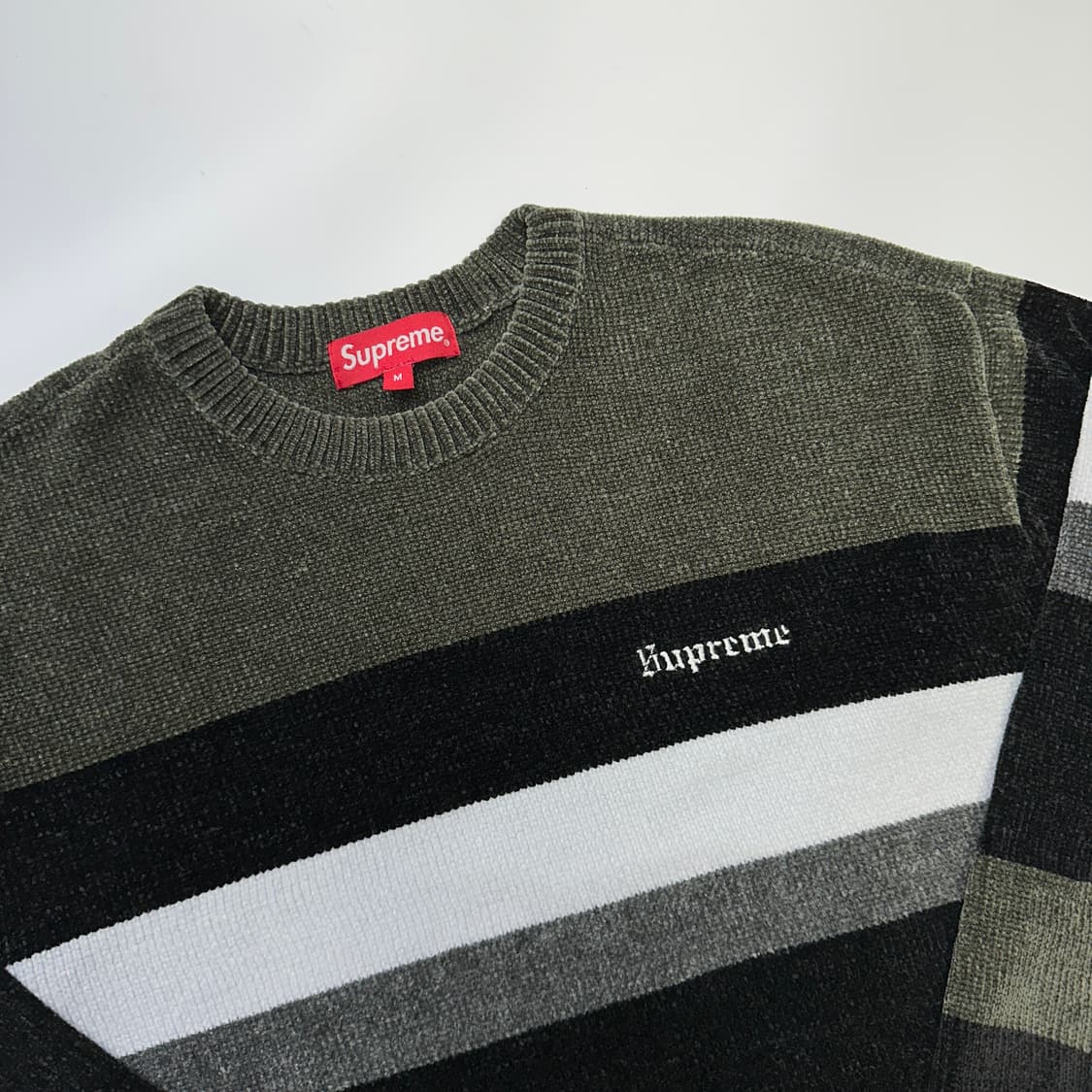 SUPREME 18FW Chenille Sweater 슈프림 니트 상품이미지3