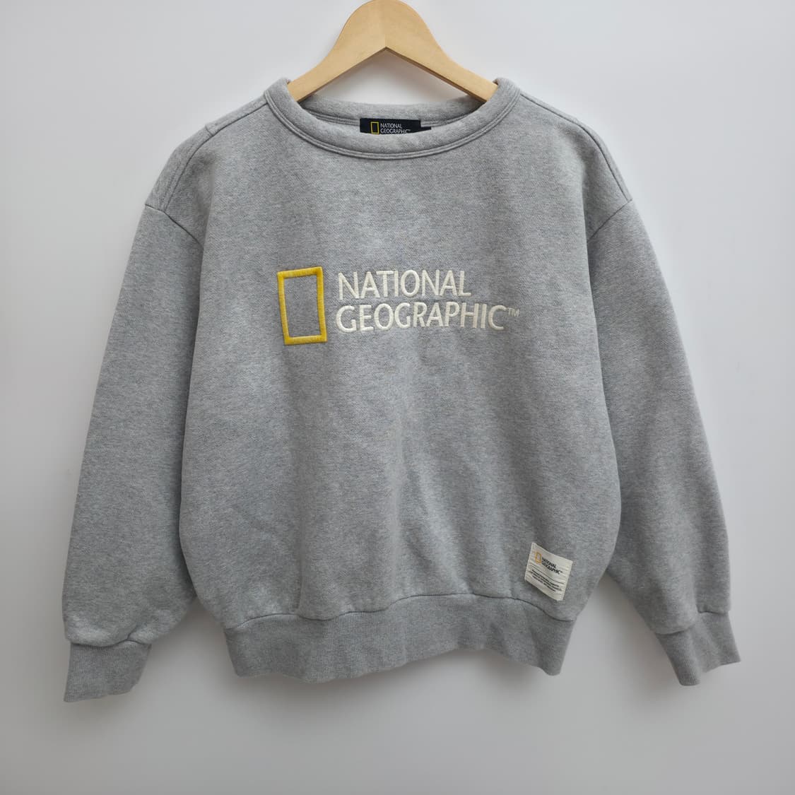 [S] 내셔널지오그래픽 맨투맨 그레이 상품이미지1