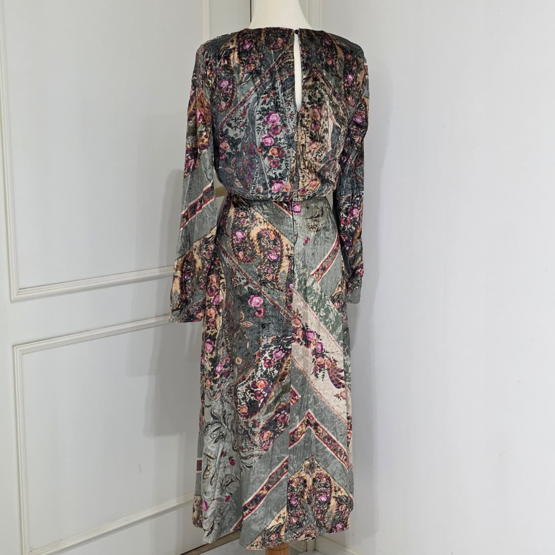 zara 일본빈티지) 플로럴 패턴 벨벳 등트임 로맨틱 롱원피스 상품이미지2