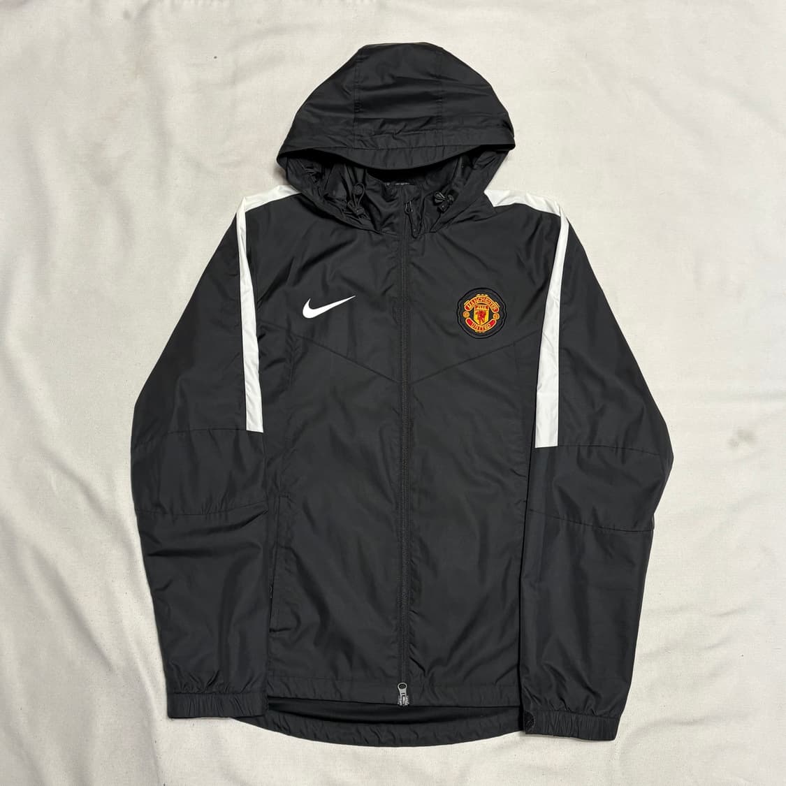 L 나이키 멘체스터유나이티드 블랙 후드 바람막이 상품이미지2
