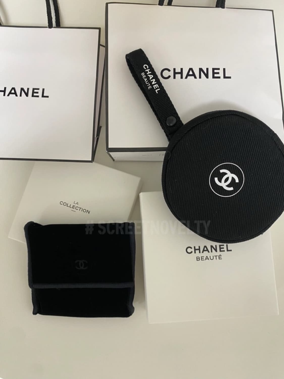 샤넬뷰티  블랙원형 미니파우치 동전지갑 스트랩  상품이미지3