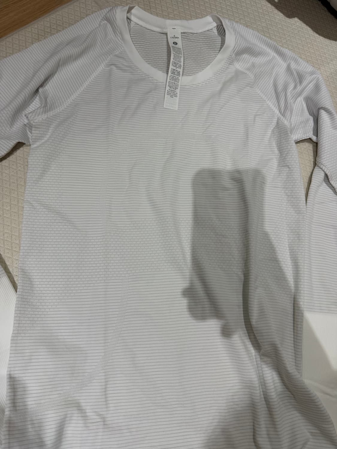 룰루레몬 스위프틀리 상의 긴팔 미착용 상품이미지1