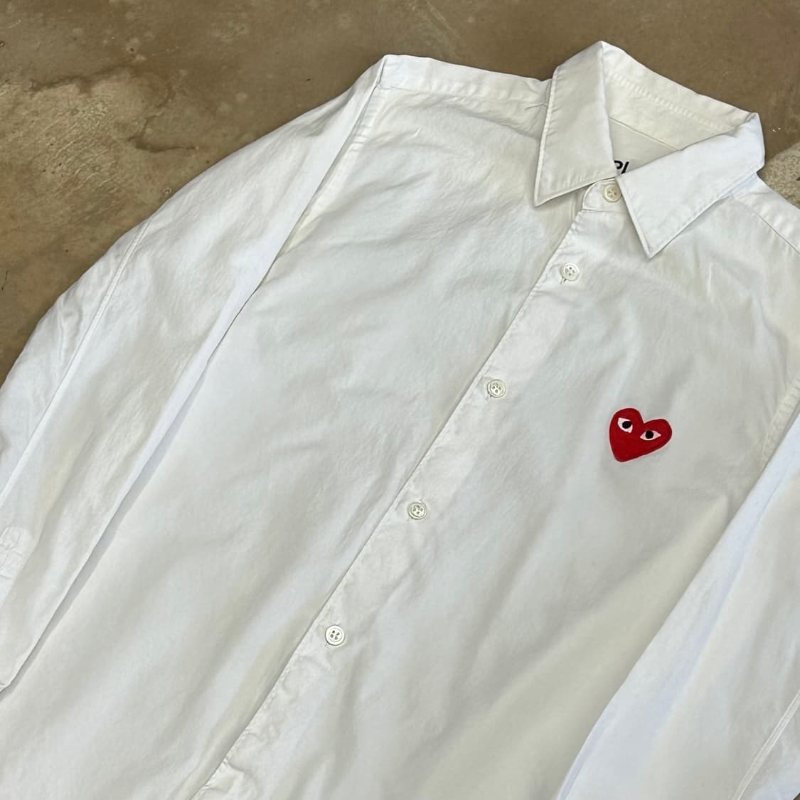 M 꼼데가르송 레드하트와펜 화이트 코튼 셔츠 상품이미지1