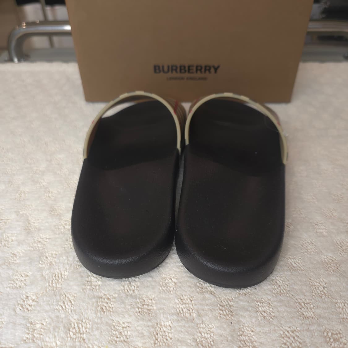 [정품/중고] 버버리 슬리퍼 (새상품) 상품이미지2