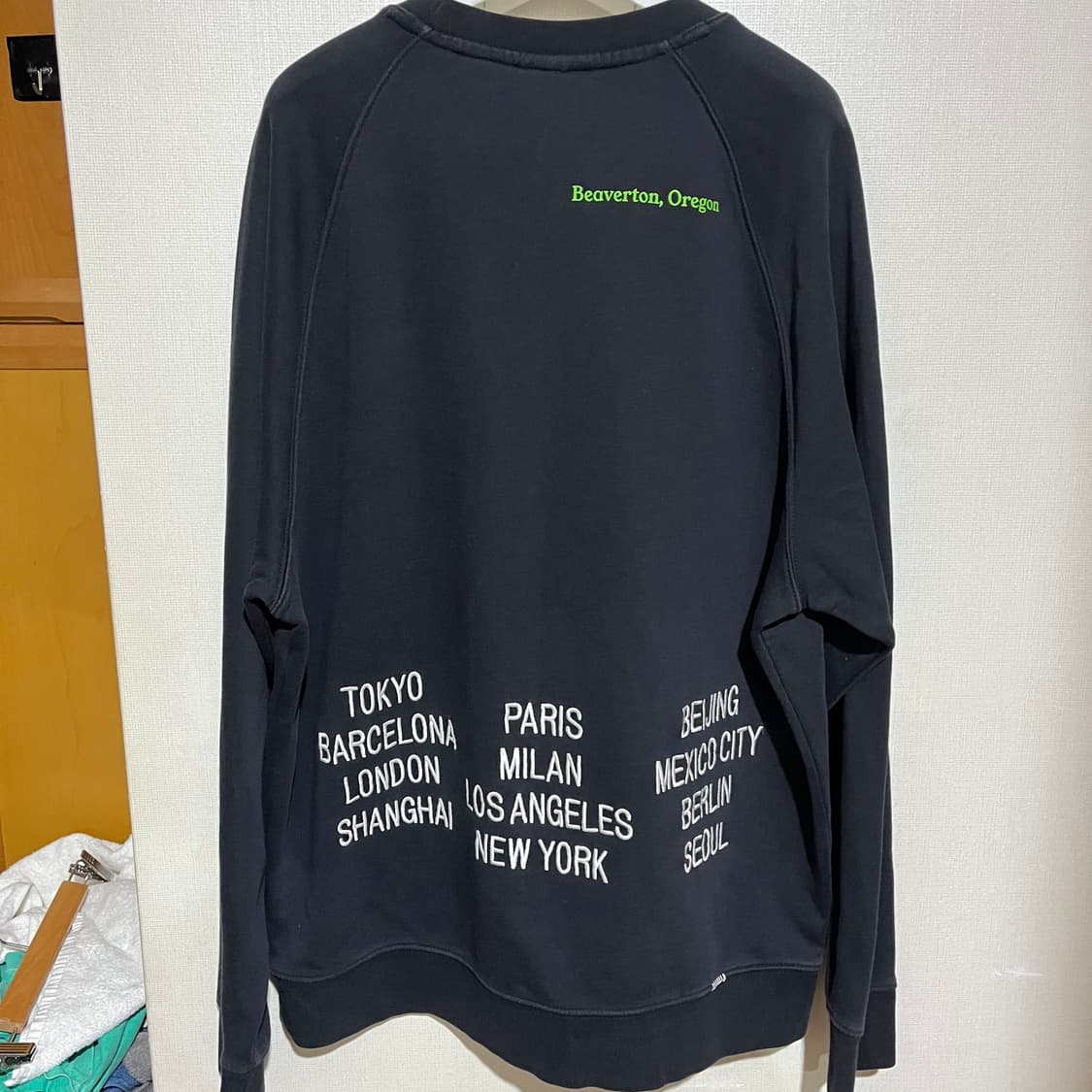 (XXL) 나이키 트리플 스우시 월드투어 자수 맨투맨 스웻셔츠 상품이미지4