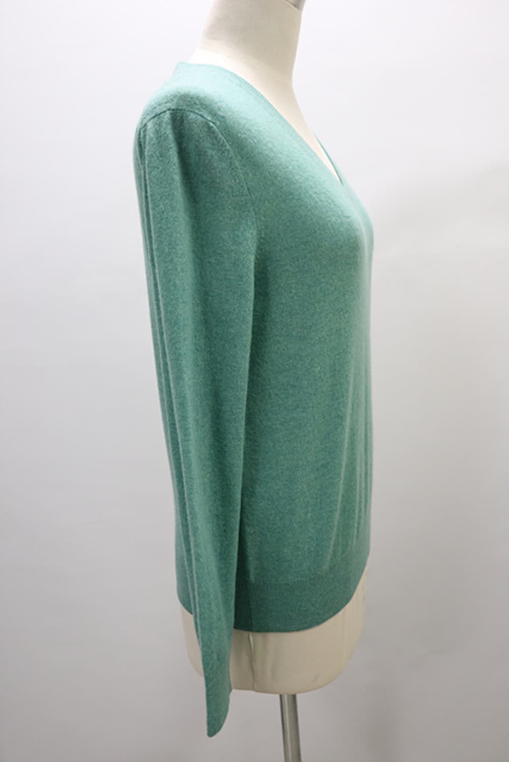 여성 바네사부르노 아떼 V넥 캐시미어혼방니트 소재얇음   상품이미지3