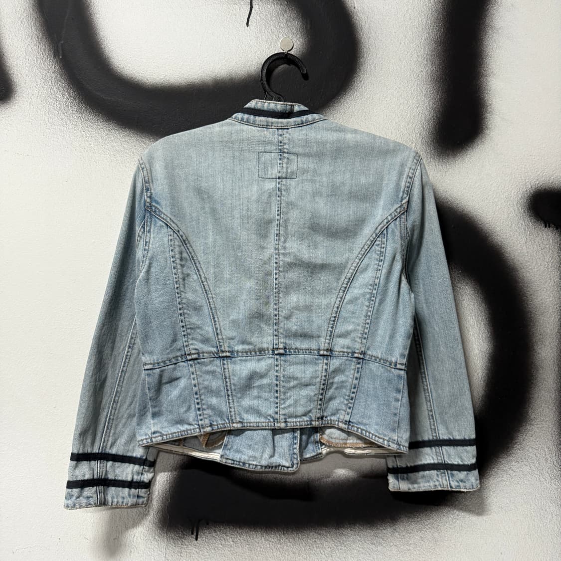 홀리스터 웨스턴 멀티 버튼 워싱 데미지 크롭 데님 자켓 상품이미지2