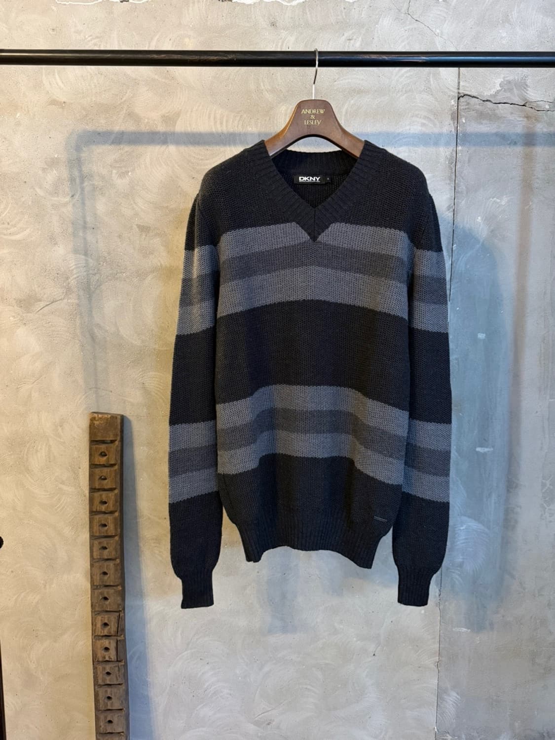 DKNY 브이넥 니트 105 상품이미지1