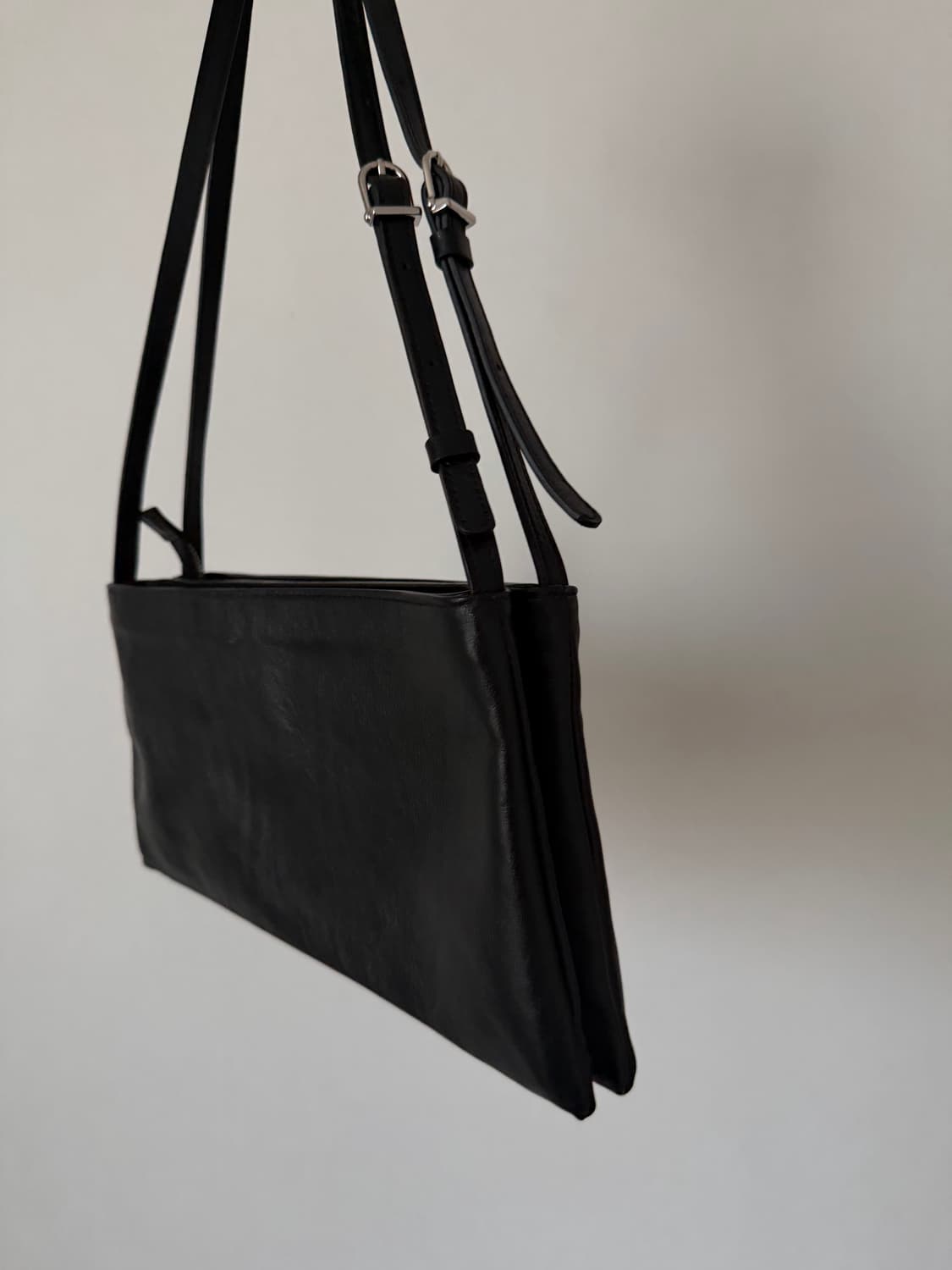 Laidback 블랙 가죽 숄더백 상품이미지5