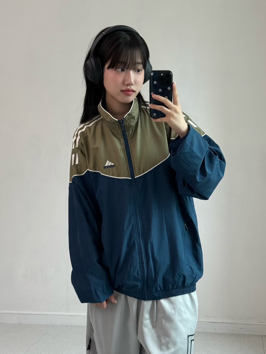 아디다스 올드스쿨 카키 바람막이 상품이미지3