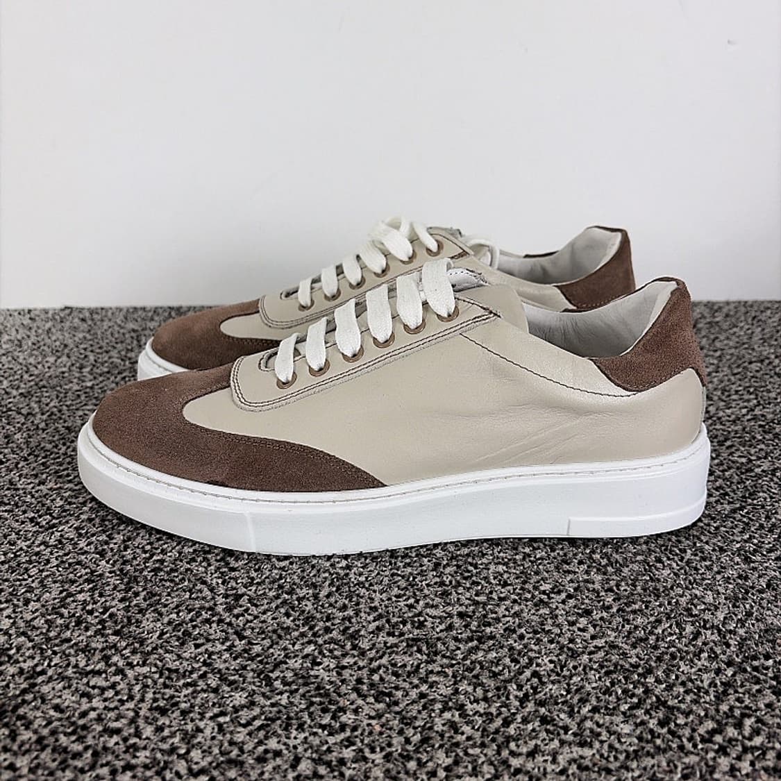 (정품/새상품) DKNY 남성 스웨이드 레더 스니커즈 상품이미지3