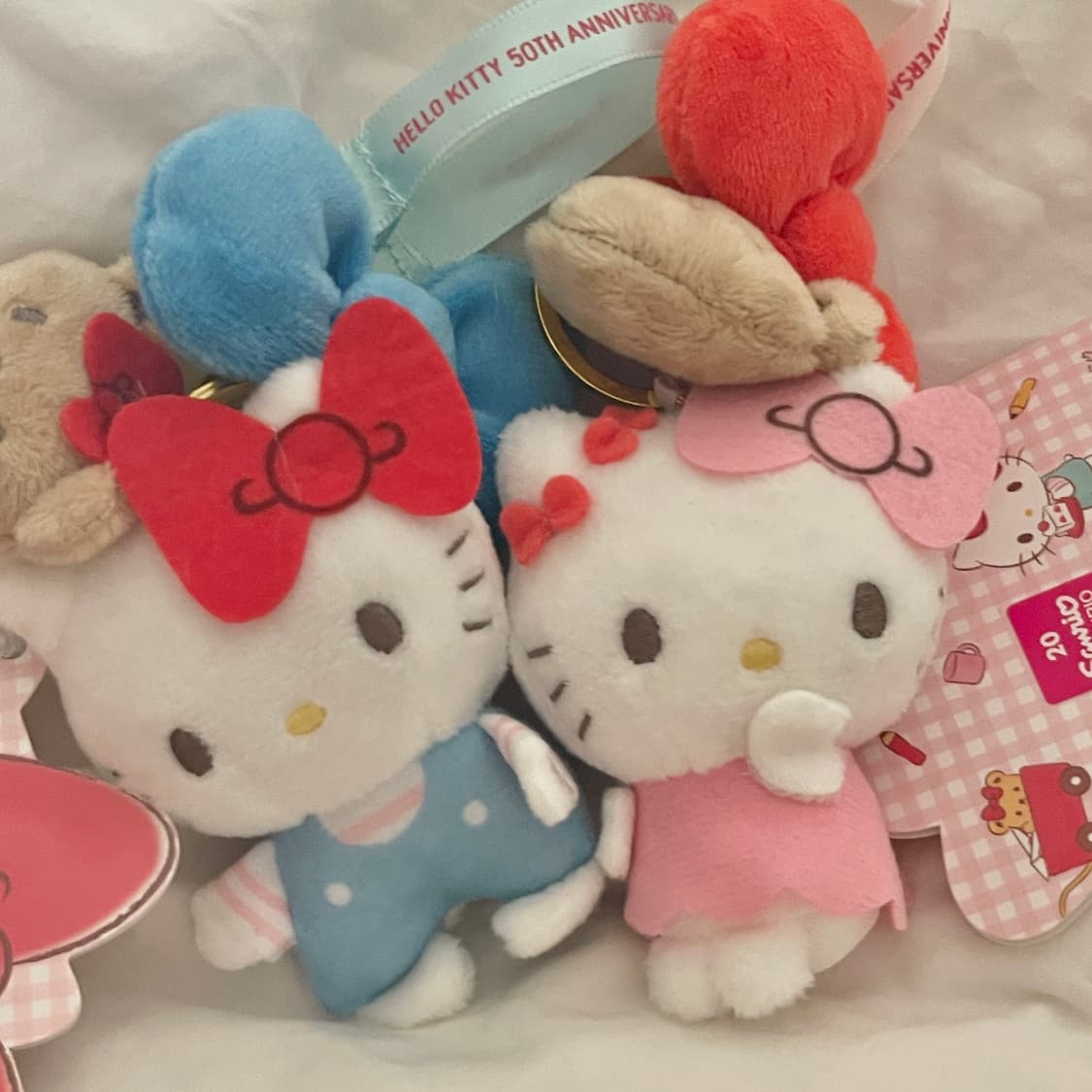 일본 산리오 정품 키티 타이니참 블루 핑크 마스코트 키링 50주년 상품이미지3