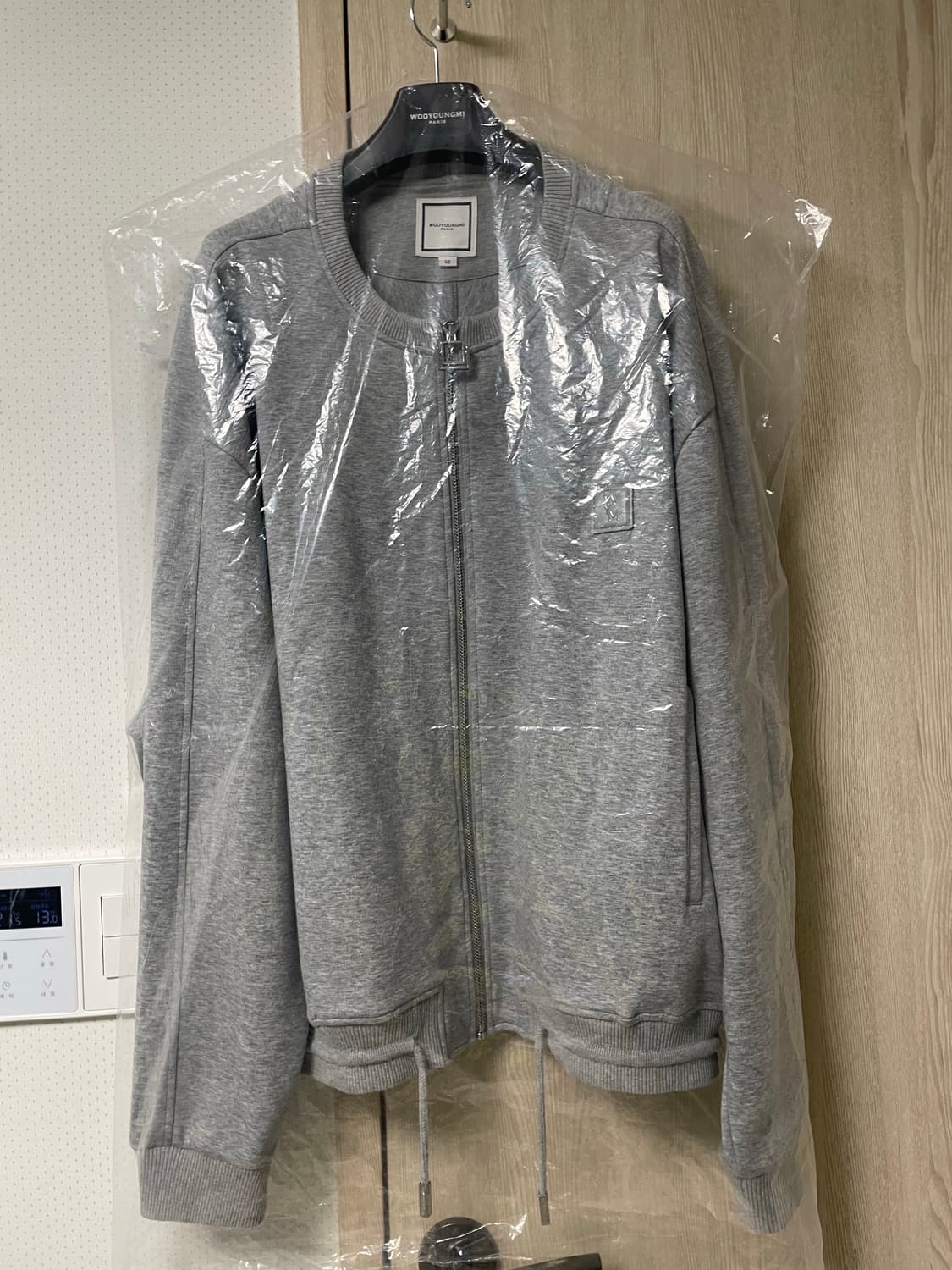 우영미 25ss 집업 가디건 그레이, 52사이즈 상품이미지9