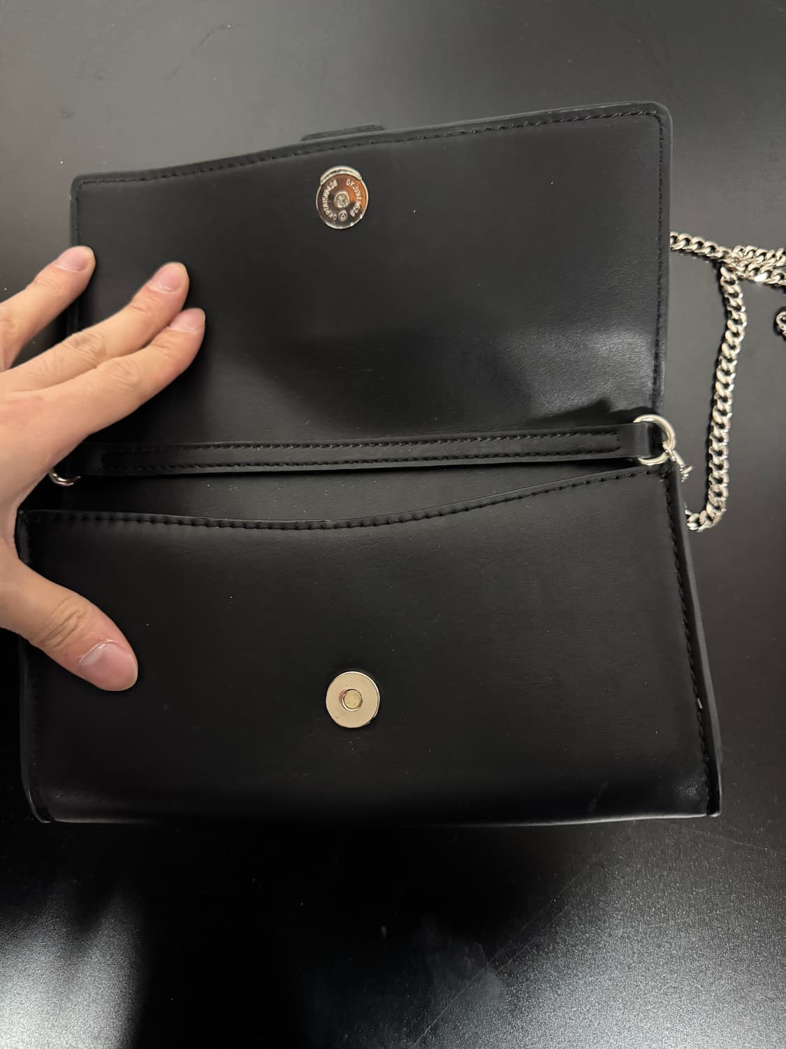 여성 게스 Guess 보석 장식 체인 숄더백 블랙 상품이미지5