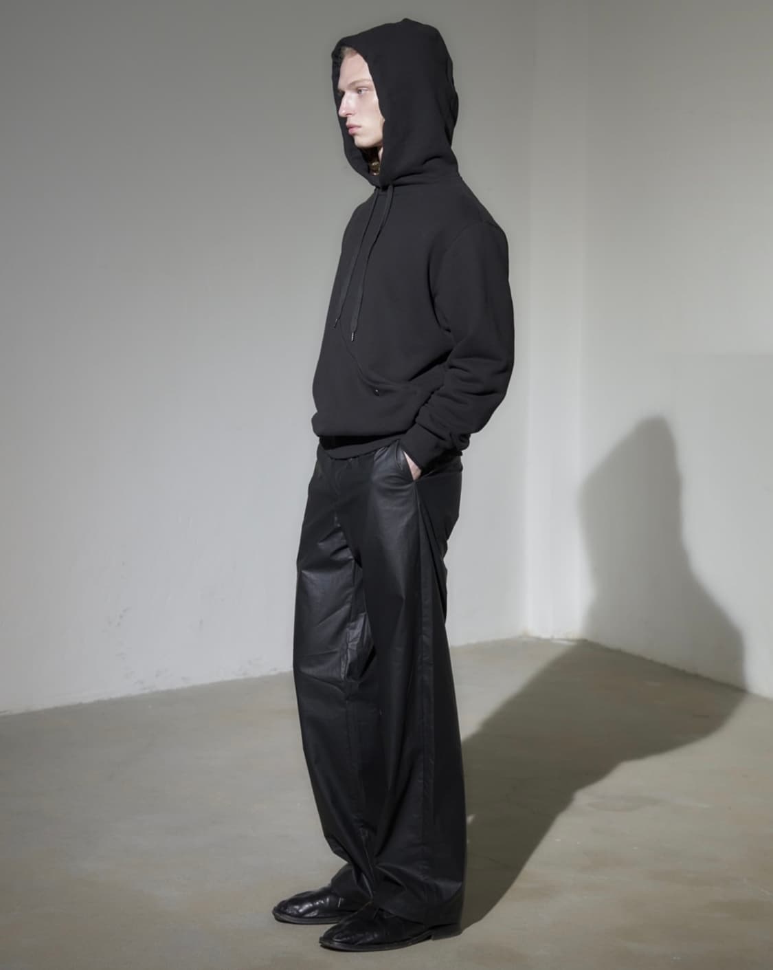 큐레이티드 퍼레이드 볼드 후디 블랙 48 상품이미지1