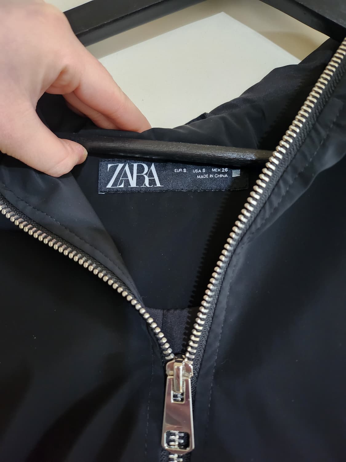 ZARA 블랙 후드 바람막이 상품이미지3