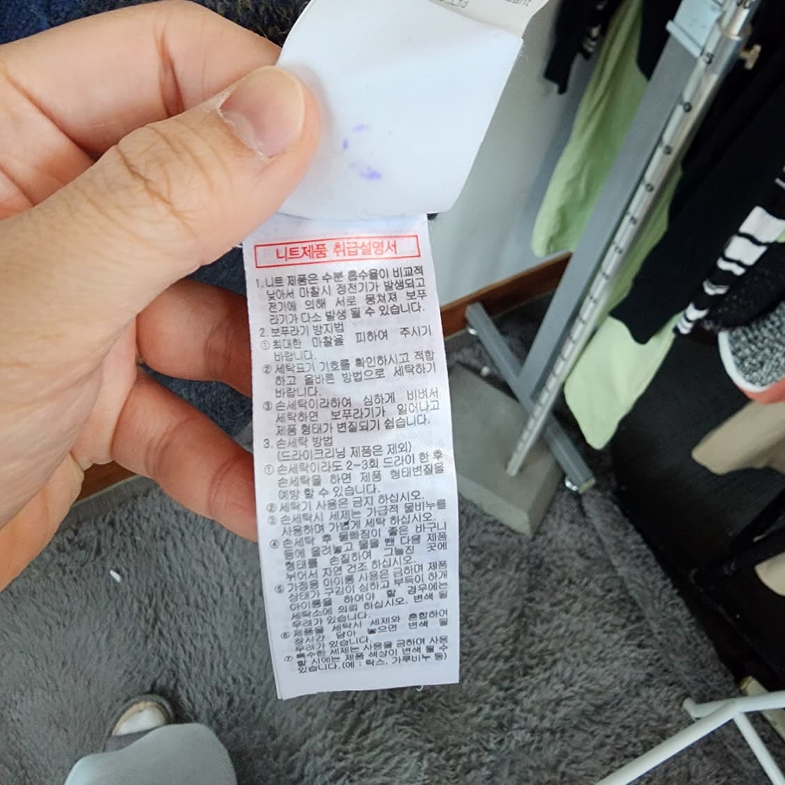 우영미 오헤어니트 체크 V넥 상품이미지6