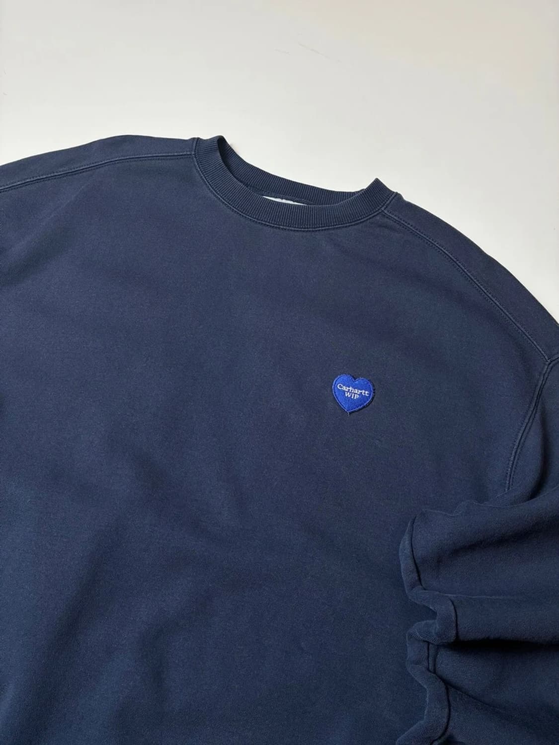 칼하트 wip 하트 패치 크루넥 맨투맨 PN8257 상품이미지2