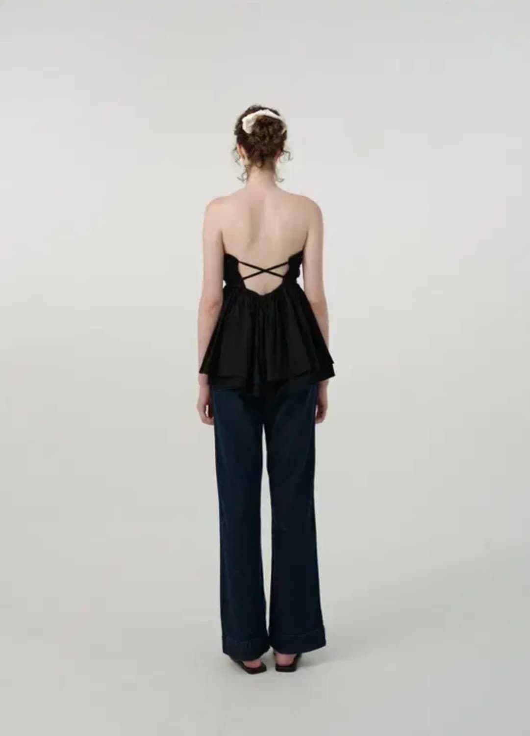 더바넷 Crepe Peplum Sleeveless Top - Black 상품이미지3