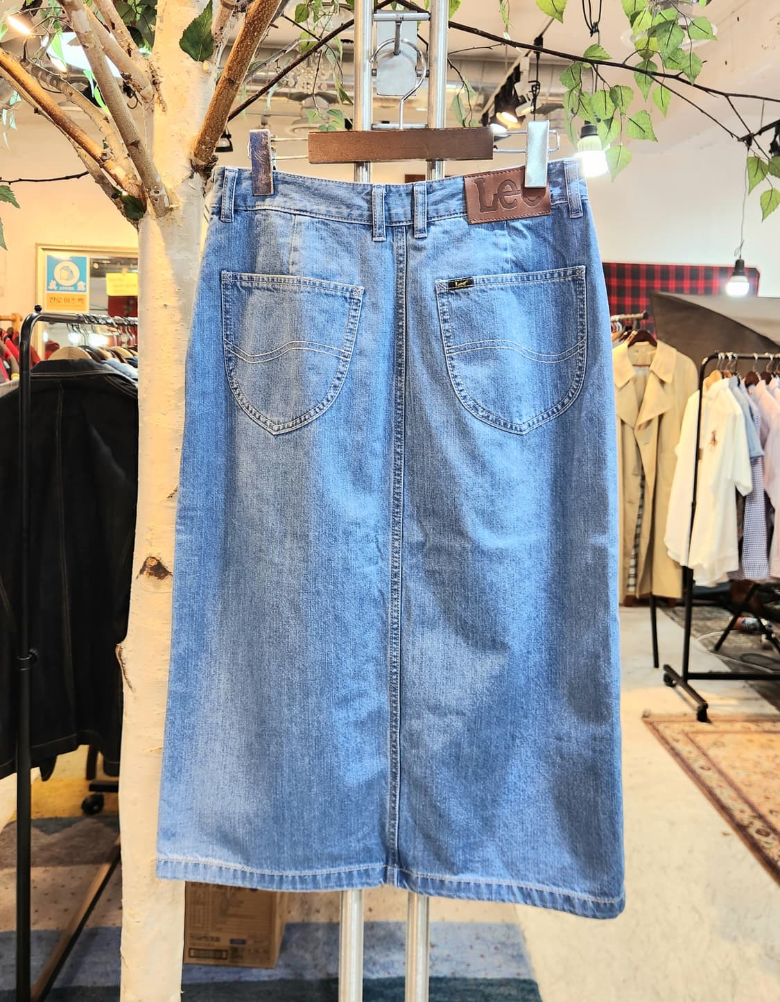 새제품) LEE 연청 앞 트임 데님 미디 스커트 상품이미지5