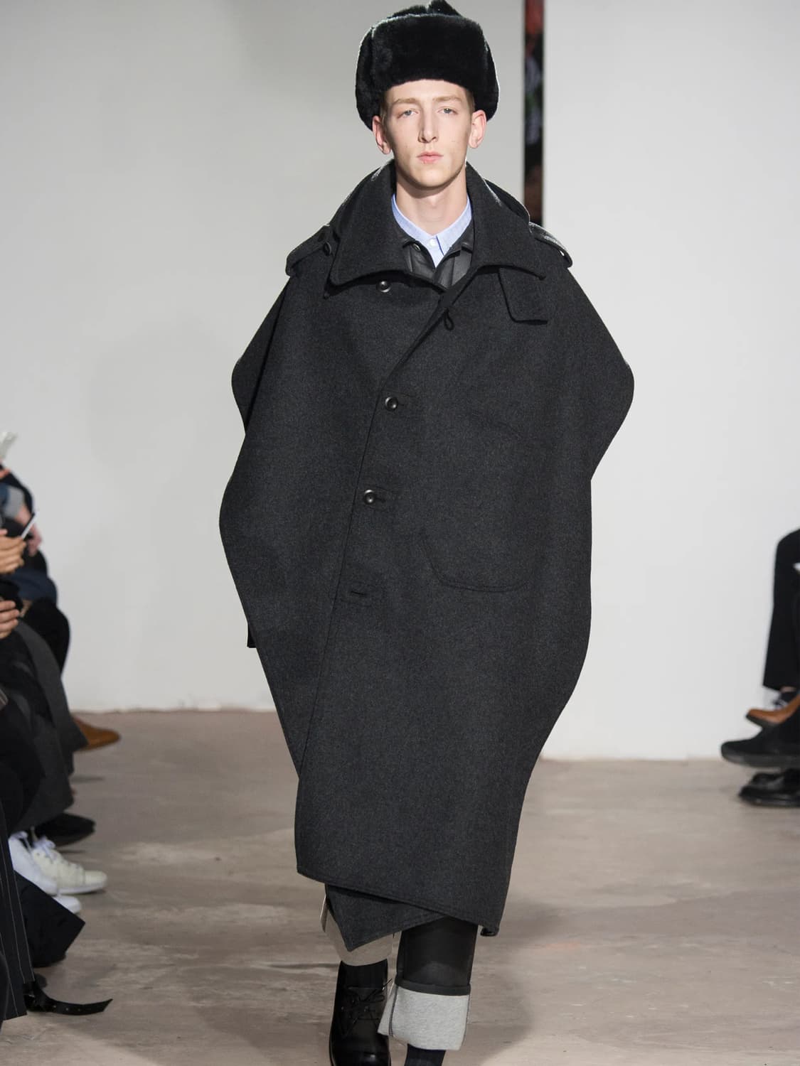 준야 와타나베 16aw 케이프 코트 상품이미지1