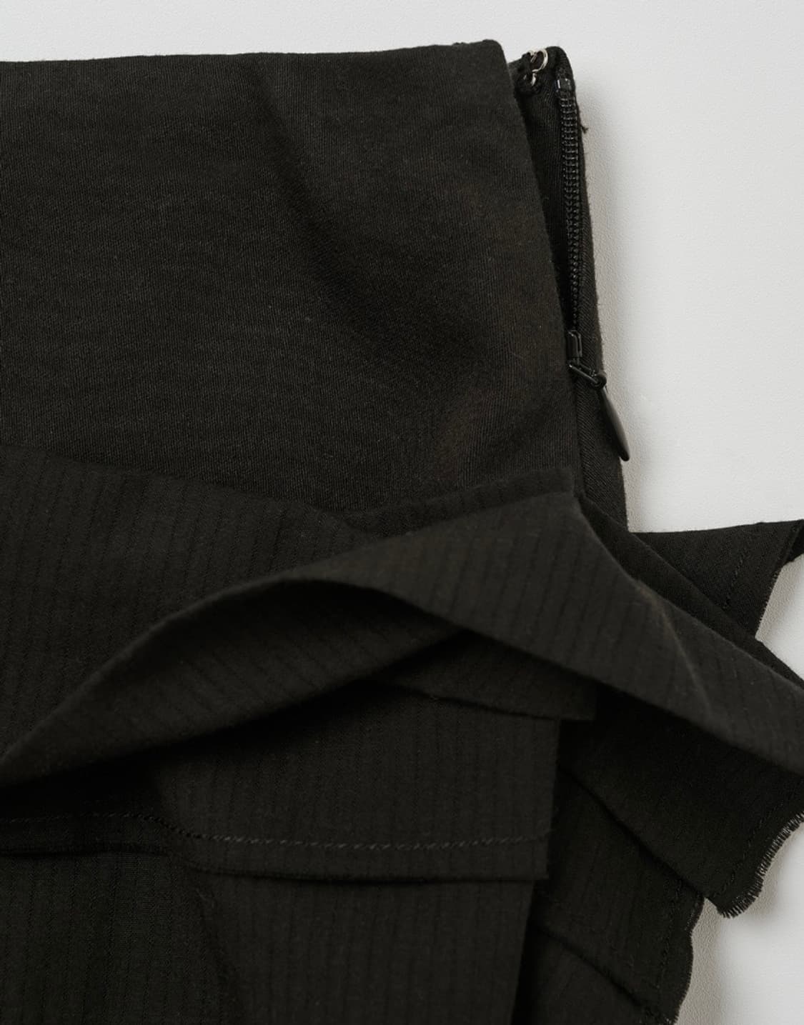 낫띵에브리띵 러플 미디 스커트 블랙  상품이미지5