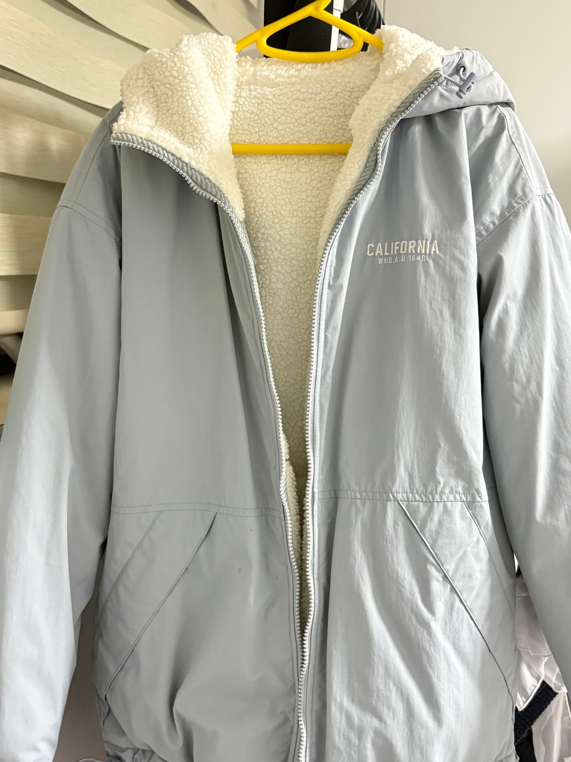 후아유 리버서블 후드 웜업 (라이트블루 색상) 상품이미지3