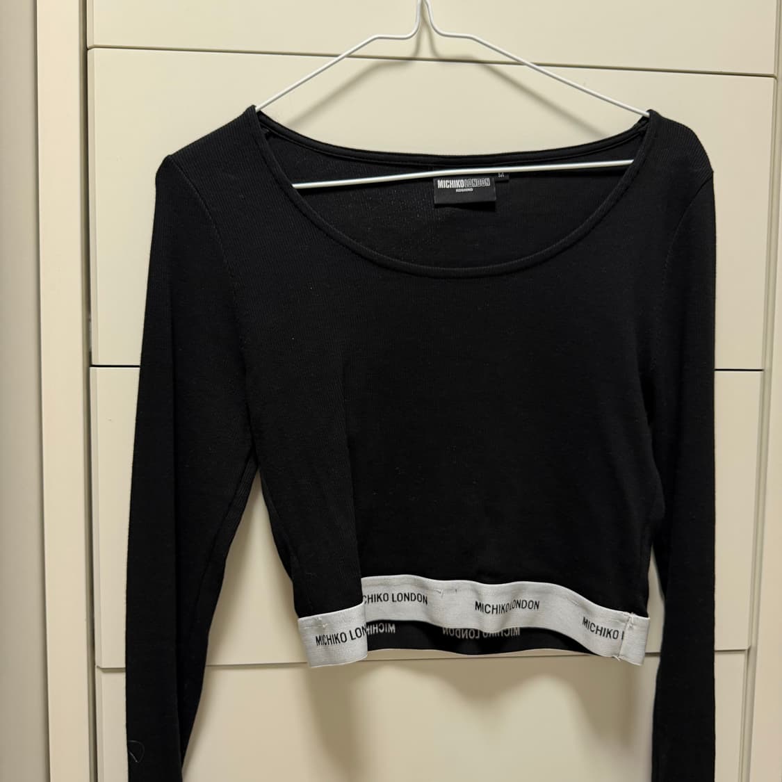 미치코런던 코시노 MICHIKO BAND CROP TOP BLACK 상품이미지2