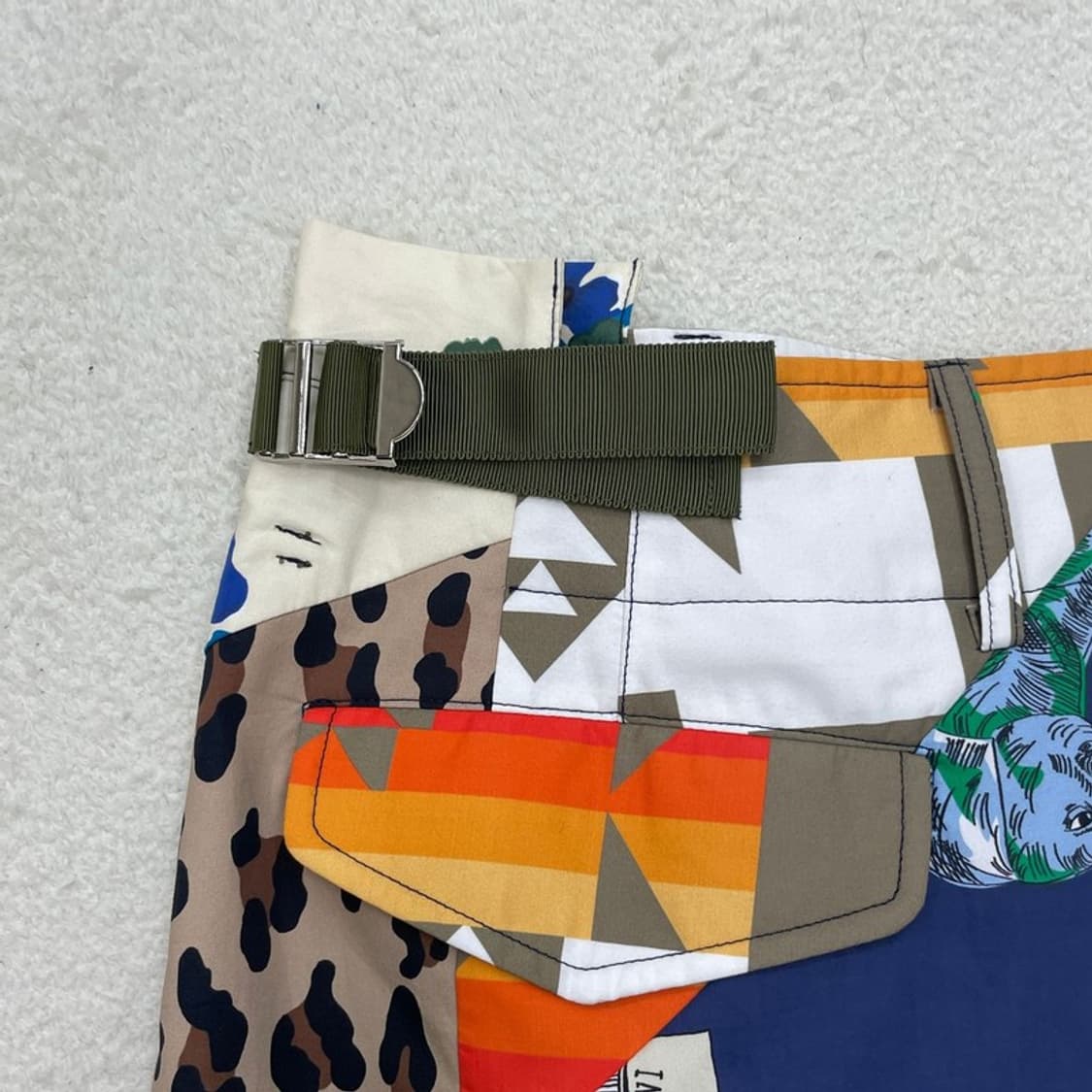 SACAI x HANK WILLIS THOMAS 언발란스 믹스 스커트 상품이미지6