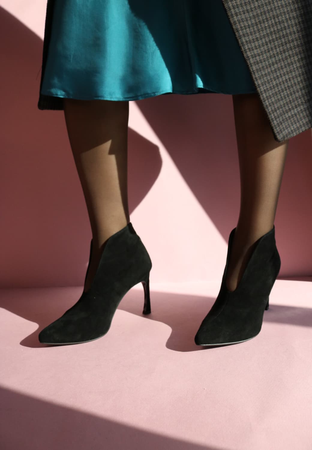 부티크헤르원 뒤세스 부티힐 블랙 스웨이드 앵클 부츠 힐 상품이미지3