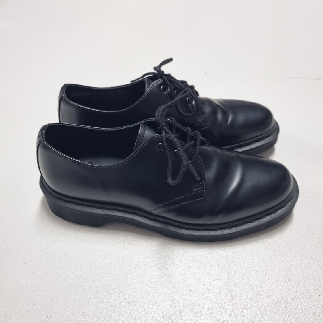 닥터마틴 1461 모노 블랙 - 250 (US7)  DR.MARTENS 상품이미지5