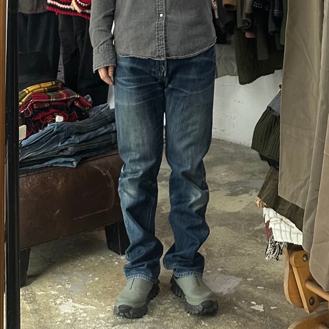 (착용컷) 리바이스 501 (남성용 32.5) 상품이미지3