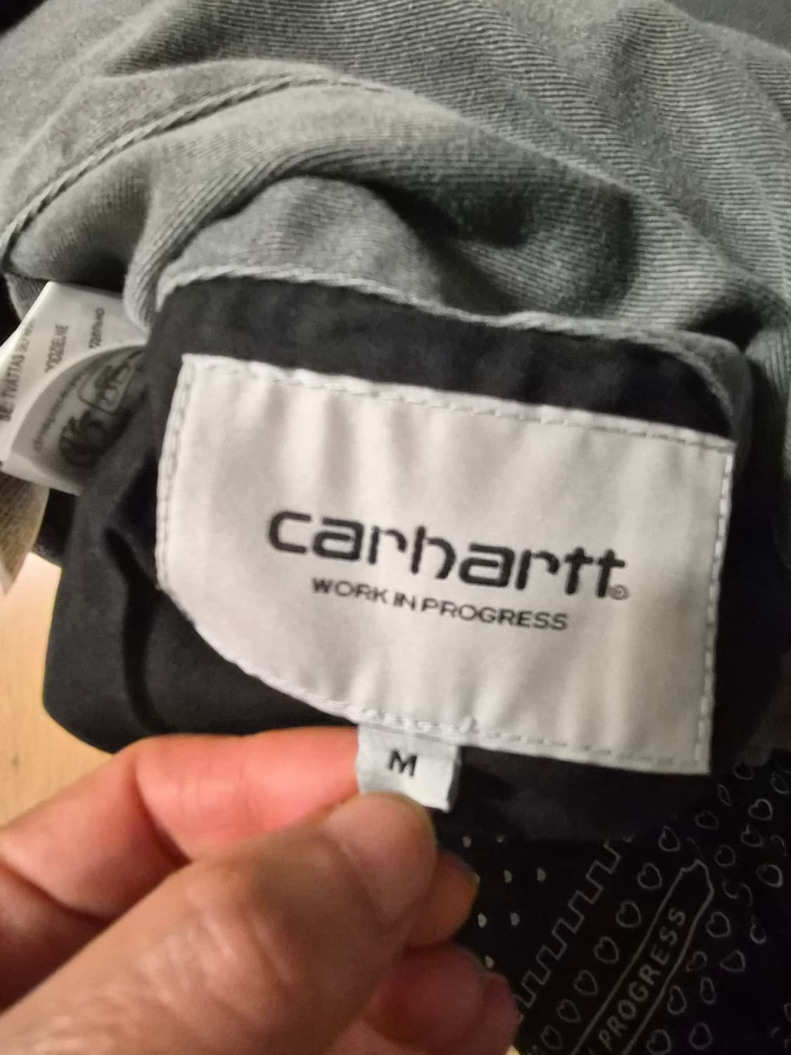 칼하트 WIP 해리스 자켓 블랙 피그먼트 가먼트 다이드 상품이미지4