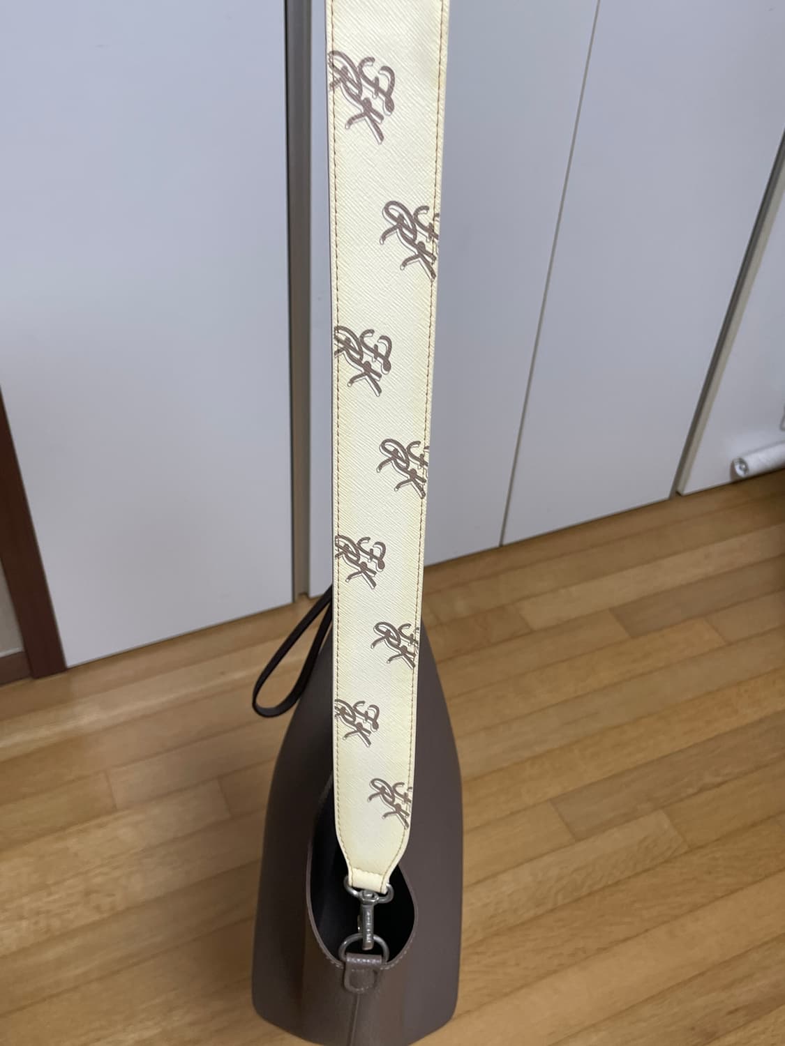 FIND KAPOOR 파인드카푸어 버킷백 가방 핑고백 상품이미지5