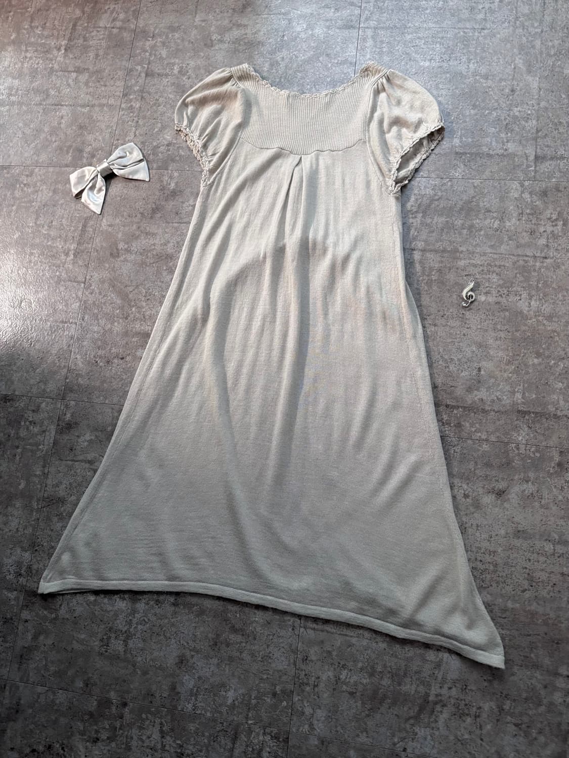 버튼 넥 퍼프 슬리브 니트 원피스 (+레이스 이너) 상품이미지9