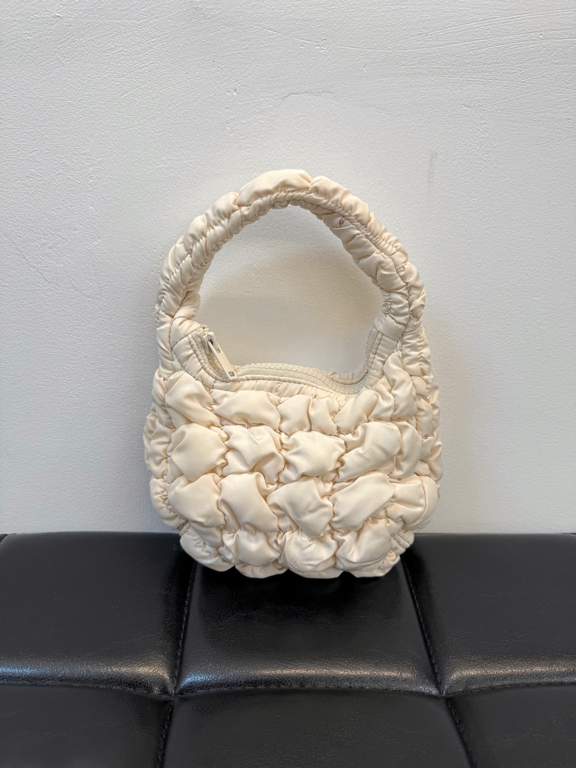 COS 코스 퀄티드 미니 구름백  상품이미지1