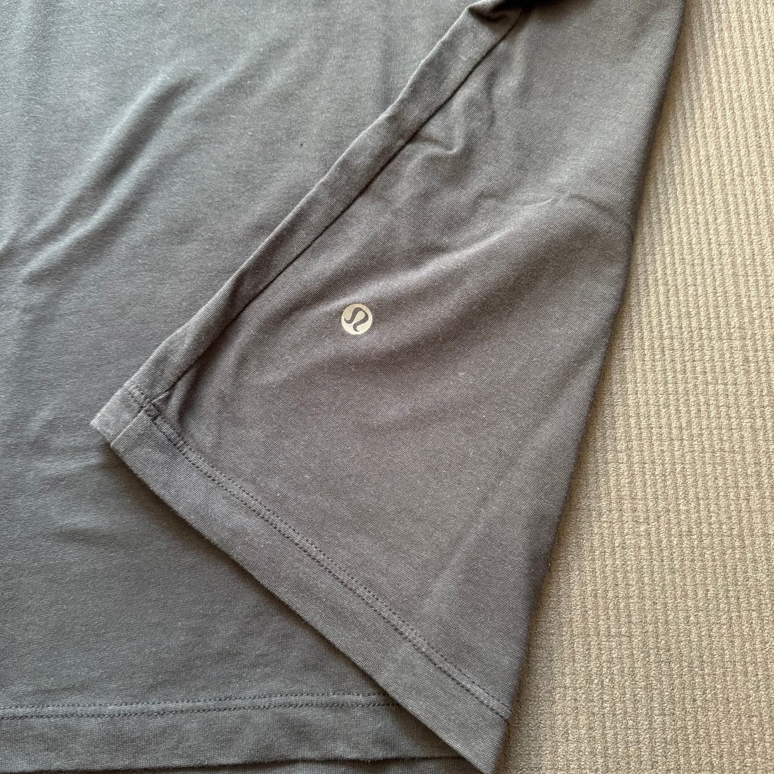 룰루레몬 제로드 인 티셔츠 남성 m 사이즈 판매합니다. 상품이미지3