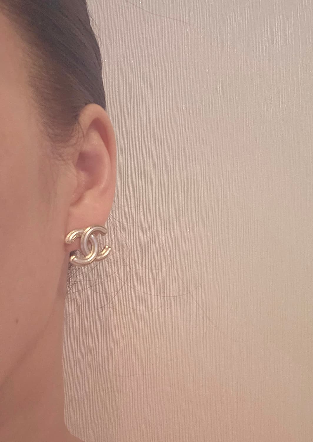 샤넬 화이트레진 금장CC 스터드 귀걸이 업사이클링 상품이미지8