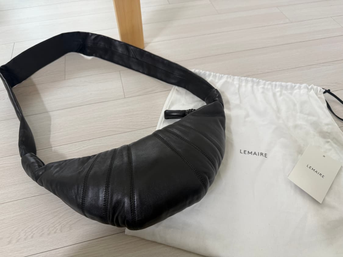 르메르 크루아상백 스몰 양가죽 검정  상품이미지1