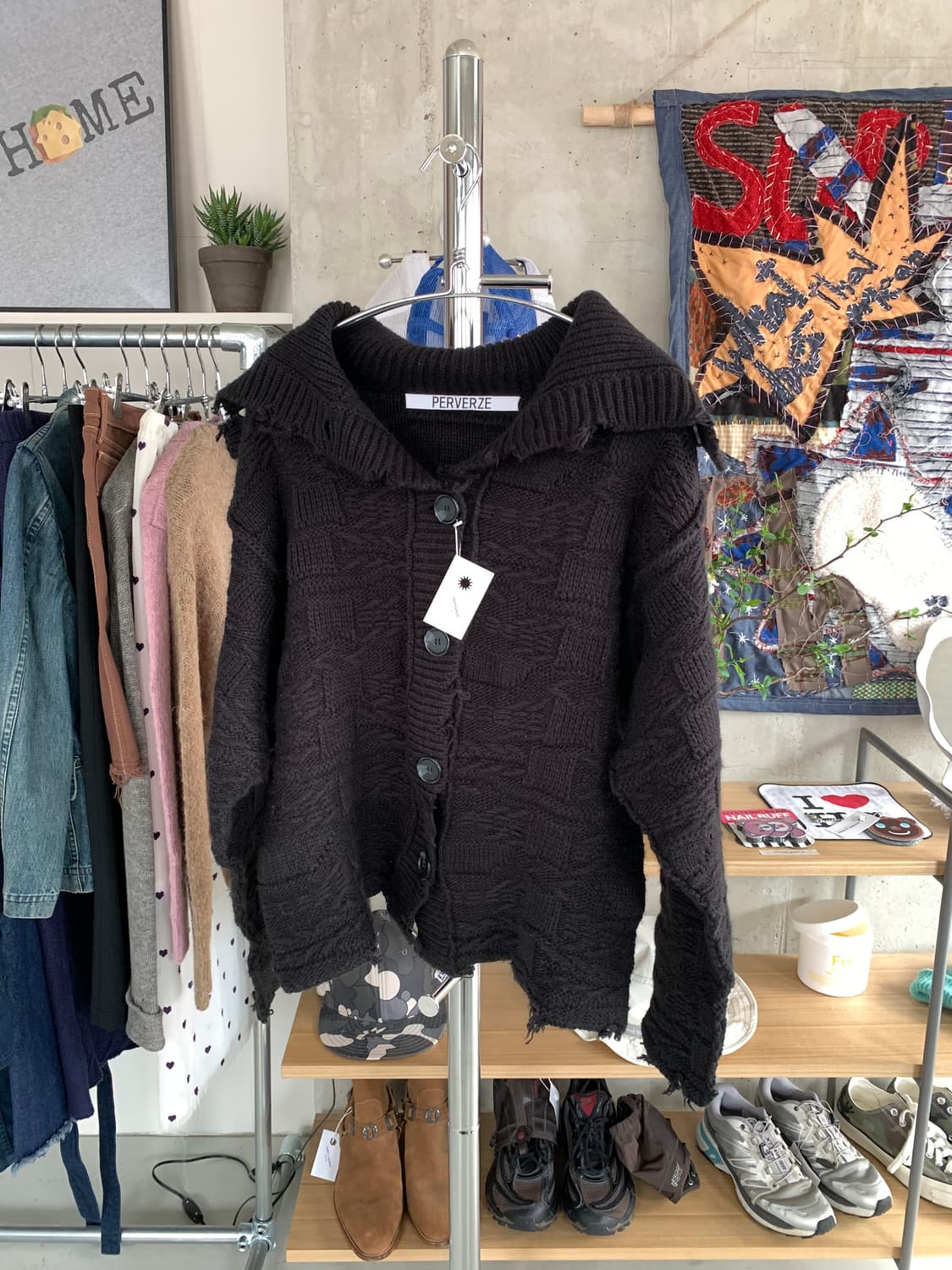 Perverze 퍼버즈 하이넥 카라 데미지 니트 가디건 상품이미지1