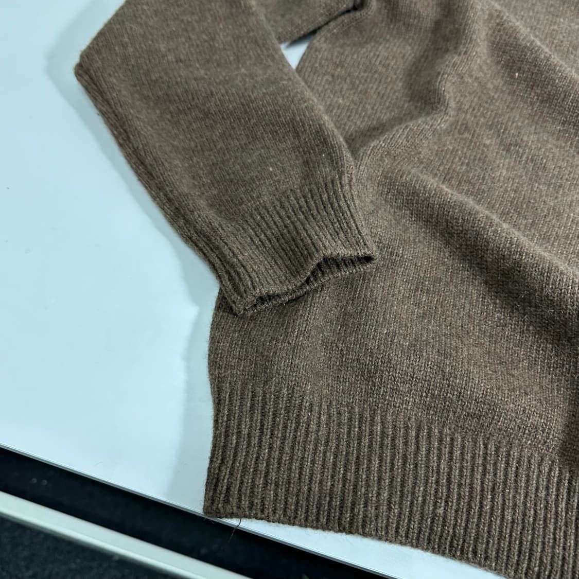 M 로건 브라운 라운드니트 상품이미지4