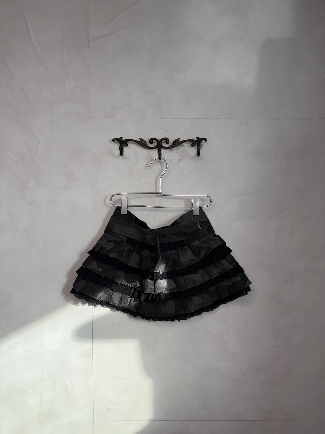 Charcoal camouflage belted lace skirt 상품이미지1