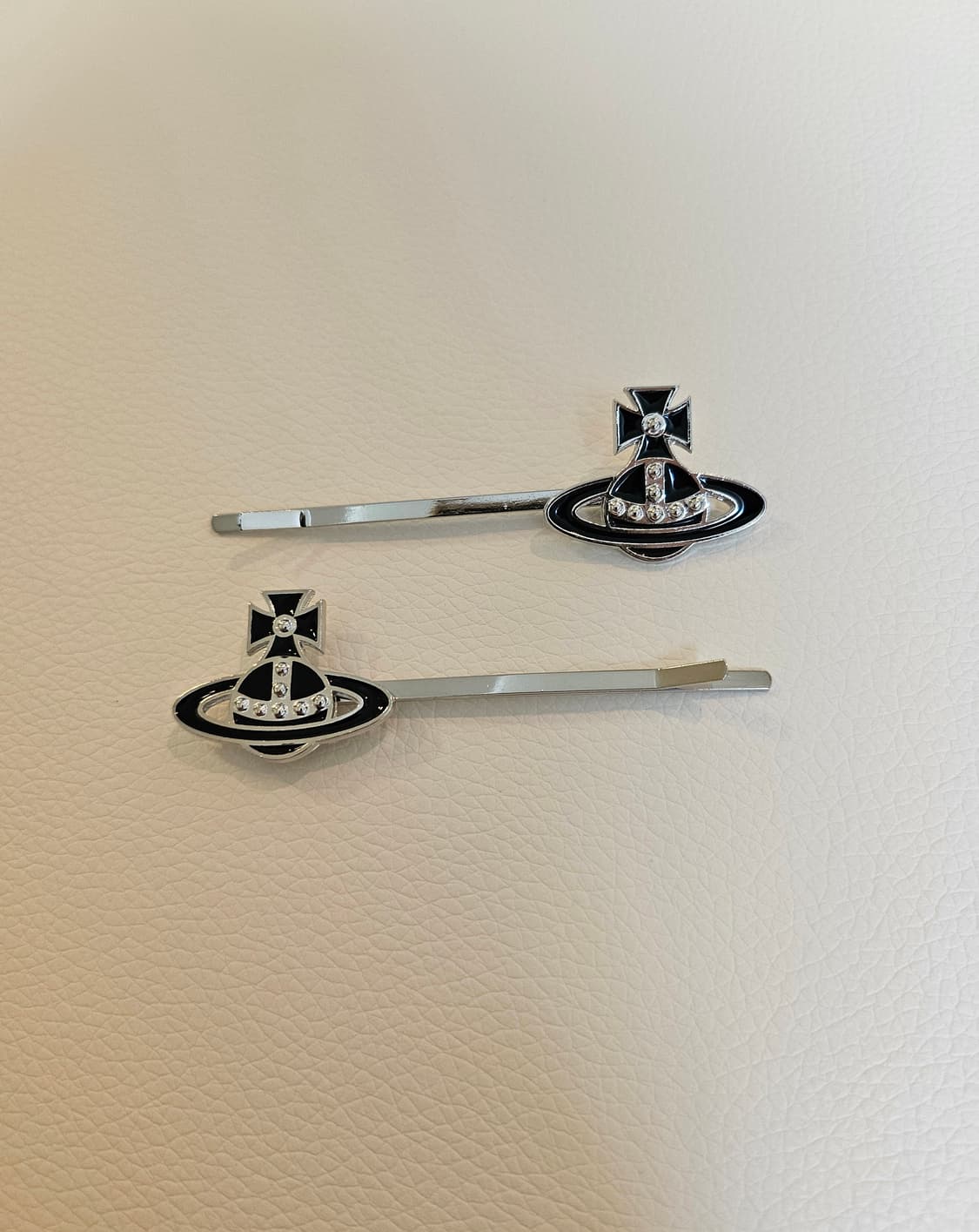 비비안웨스트우드 업사이클링 블랙 헤어핀 세트 상품이미지1