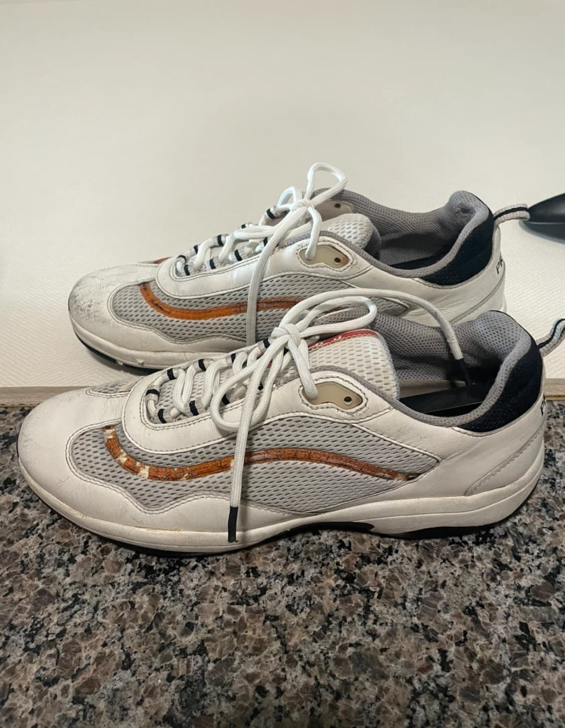 프라다 화이트 스니커즈 275 상품이미지2