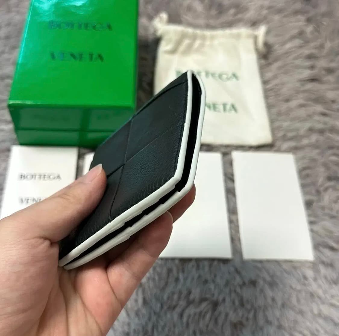 [풀구성] 보테가베네타 맥시 플랩 투톤 반지갑 차콜 그레이 상품이미지6