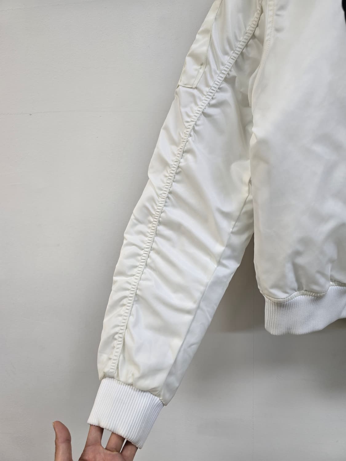 아디다스 로고와팬 항공 누빔 봄버 자켓 상품이미지7