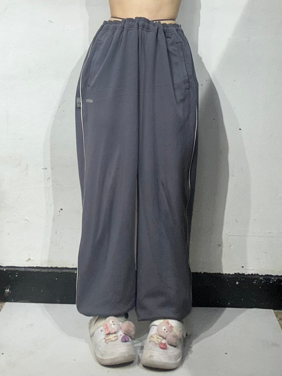 아디다스 차콜 와이드 화이트 사이드 라인 벌룬핏 추리닝 바지 L 상품이미지2