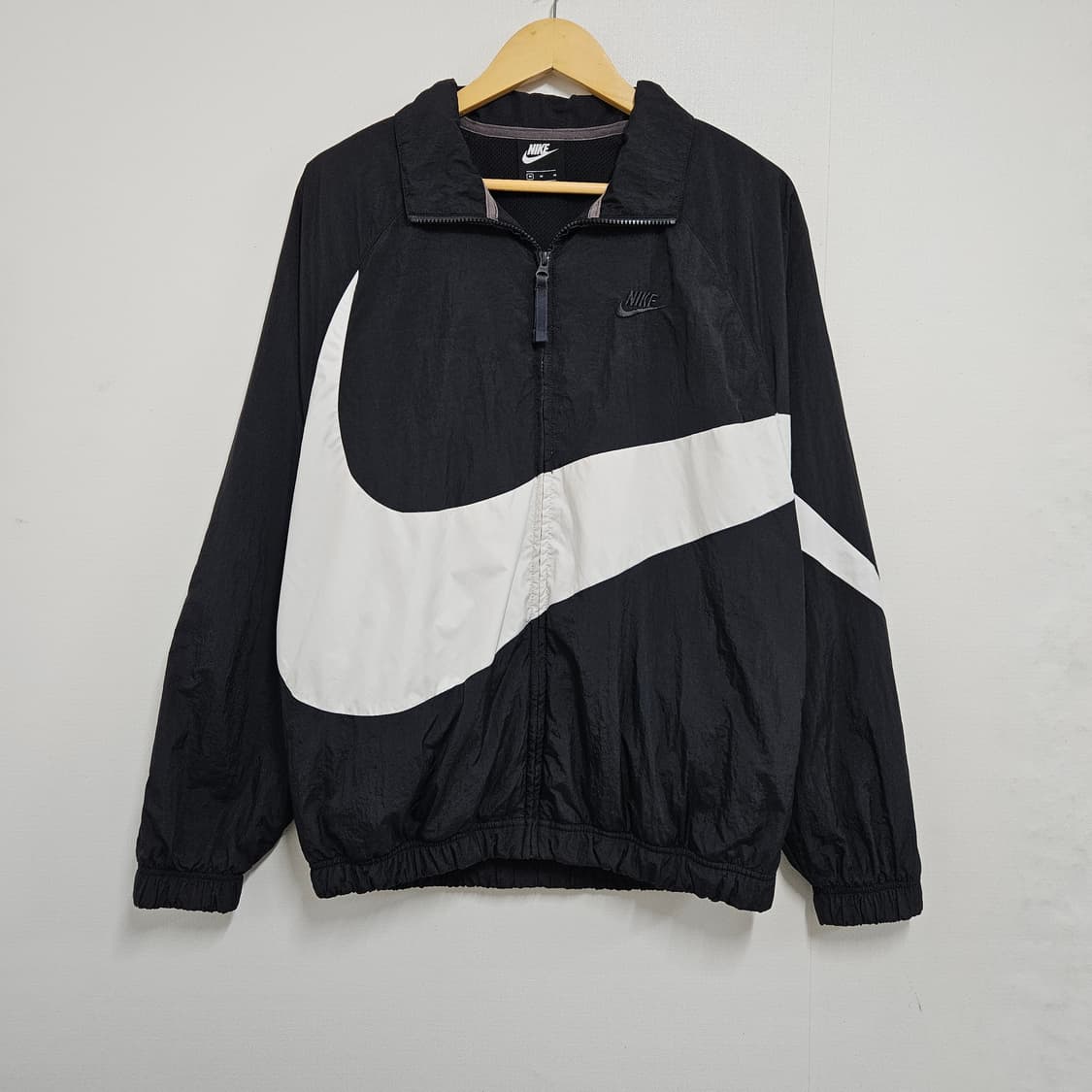 M 나이키 빅스우시 바람막이 검흰 범고래 상품이미지1