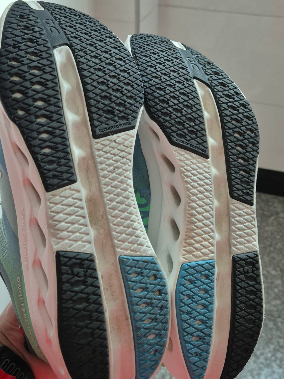 온러닝 클라우드 서퍼 넥스트 265 마일리지 10km 상품이미지5